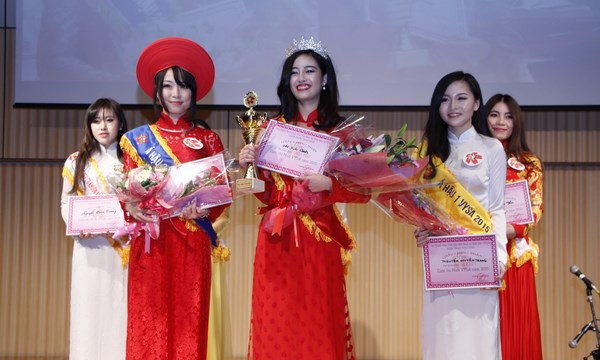 Cô nàng răng khểnh đăng quang Hoa khôi nữ sinh Việt tại Nhật