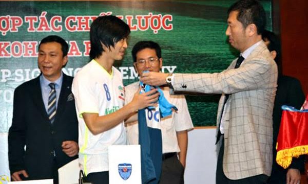 Tuấn Anh ra Hà Nội đón Yokohama FC