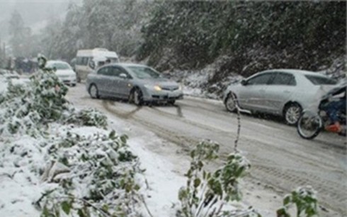 Lái xe trên đường băng tuyết cần phải thận trọng