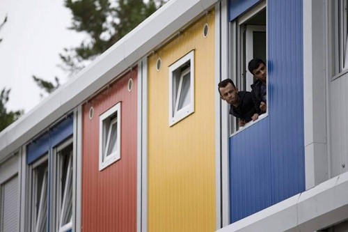 Những ngôi nhà container được dựng lên làm nơi ở tạm thời cho những người di cư tại Đức. Ảnh: AFP
