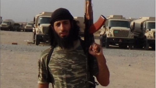 Đây là lần đầu tiên "Jihadi John" lộ mặt trên chiến trường của IS. Ảnh: ABC News