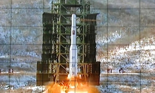 Tên lửa Unha-3 của Triều Tiên được phóng vào tháng 12/2012. Ảnh: AP.