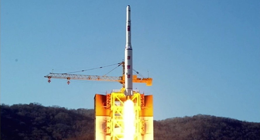 Một vụ phóng tên lửa tầm xa của Triều Tiên (Ảnh: AFP)