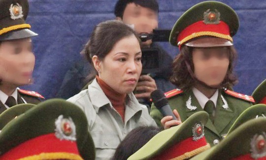 Nữ tử tù Nguyễn Thị Huệ tại phiên tòa xét xử.