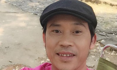 Sáng 22/2, Hoài Linh đăng bức ảnh selfie trên trang cá nhân với dòng status: "Sau Tết sức khỏe dồi dào, năng lựơng tràn trề...".