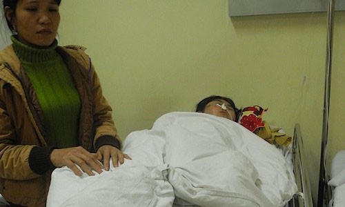 Nữ sinh đang được theo dõi tại khoa phẫu thuật thần kinh 1, Bệnh viện Việt Đức. 