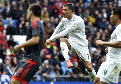 Ronaldo thực hiện một tình huống sút bóng mẫu mực. Ảnh: Reuters