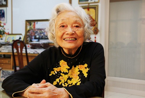 Bà giáo 85 tuổi vẫn mải mê đứng lớp ở Sài Gòn