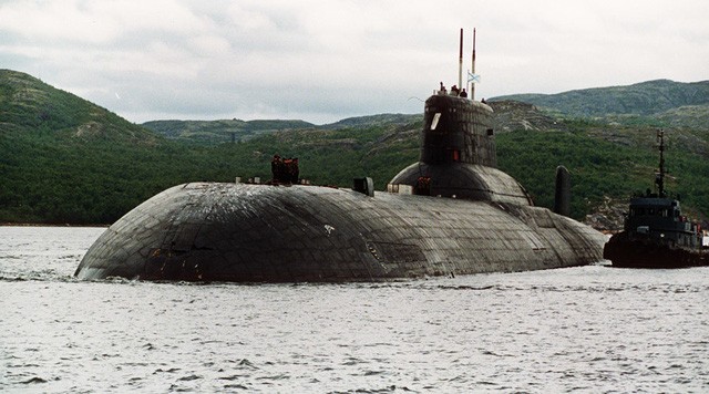 Môt tàu ngầm "khủng" lớp Typhoon của Nga (Ảnh: AFP)