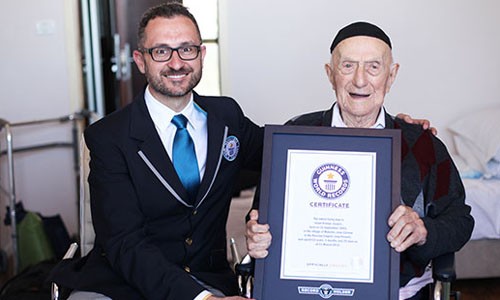 Ông Kristal được trao kỷ lục Guinness là người già nhất thế giới. Ảnh: Guinnessworldrecords