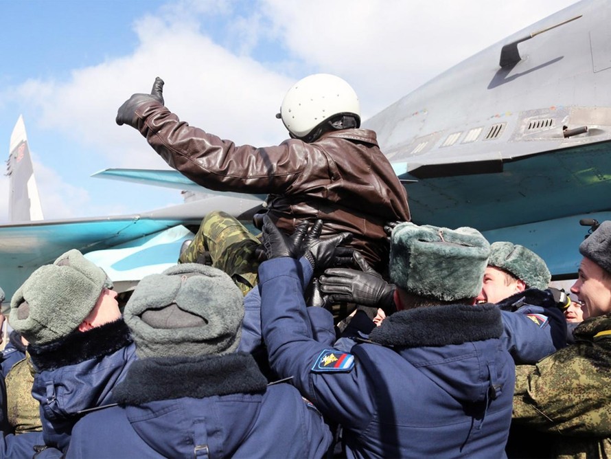 Những phi công Nga trở về từ Syria được chào đón như những anh hùng. (Ảnh: Getty)