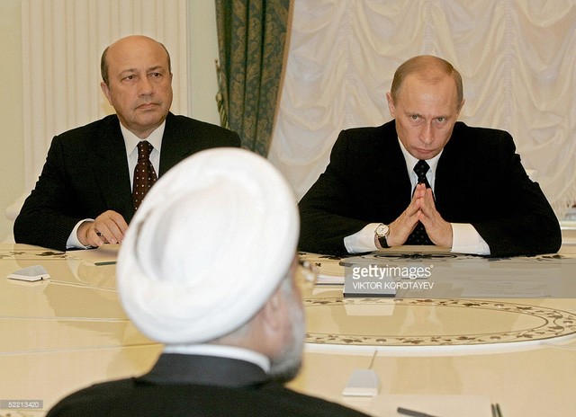 Tổng thống Nga Vladimir Putin và Bộ trưởng Hội đồng an ninh Igor Ivanov trong cuộc gặp với một quan chức Iran tại Moscow vào năm 2005. (Ảnh: Getty)