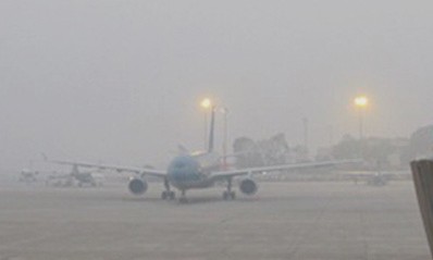 Sương mù dày đặc làm ảnh hưởng đến nhiều chuyến bay. (Ảnh: VOV giao thông)