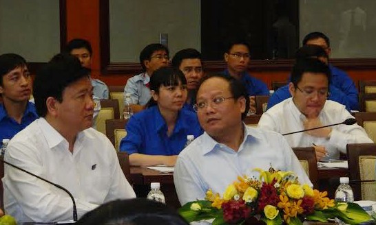 Bí thư Thành uỷ TPHCM Đinh La Thăng tại buổi đối thoại.