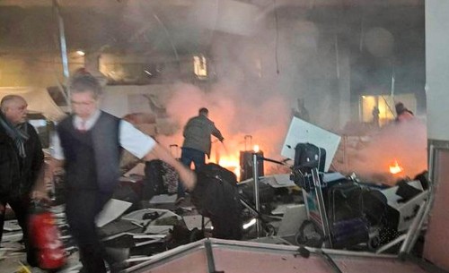 Hiện trường vụ đánh bom tự sát tại sân bay Bỉ. Ảnh: Xposure