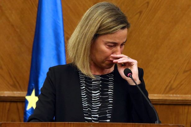 Lãnh đạo đối ngoại EU bật khóc khi họp báo về vụ tấn công tại Bỉ