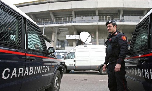 Lực lượng chống khủng bố và cảnh sát đặc biệt của Rome đã phối hợp bắt giữ kẻ chuyên làm giấy tờ giả. Ảnh minh họa: AFP