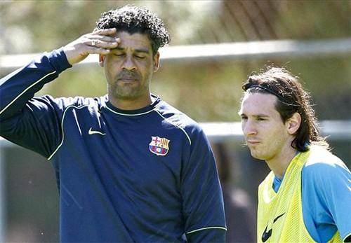 Messi (phải) trong những năm đầu sự nghiệp dưới sự dẫn dắt của Rijkaard. Ảnh: Reuters 