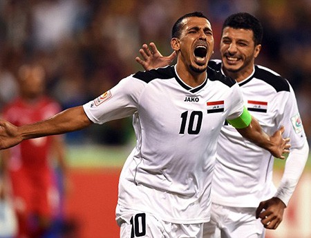 "Cây trường sinh" Younus Mahmoud (10) vẫn miệt mài ghi bàn cho đội tuyển Iraq, dù đã 37 tuổi