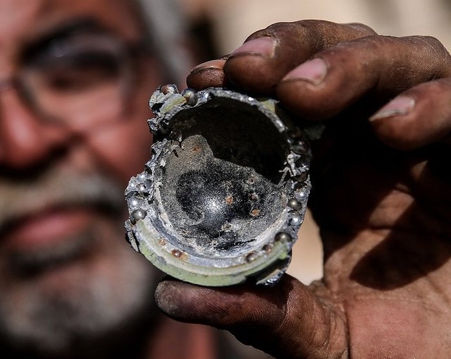 Một phần của một quả mìn được phát hiện tại Palmyra (Ảnh: Guardian)