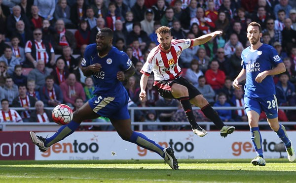 Fabio Borini là cầu thủ chơi hay nhất bên phía Sunderland trong hiệp một. Ảnh: Reuters.
