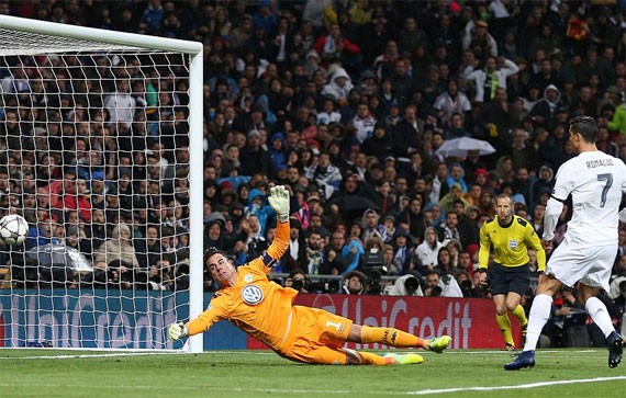 Bàn mở tỷ số sớm của Ronaldo giúp Real giải tỏa áp lực. Ảnh: Reuters