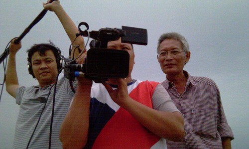 Đạo diễn Đào Thanh Tùng (phải) là nhà làm phim tài liệu gạo cội của nhiều phim truyền thống đồng thời luôn cởi mở với các phong cách mới. Ảnh: Cát Khuê.