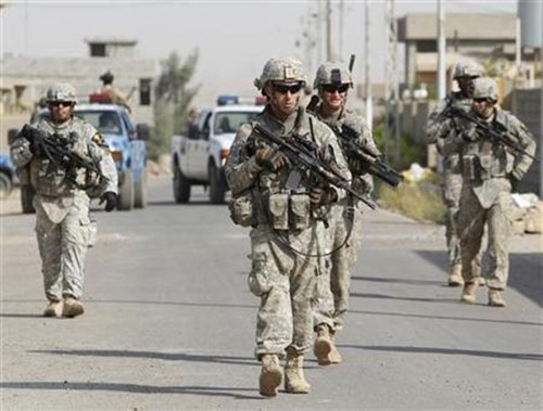 Binh sĩ Mỹ tuần tra thành phố Kirkuk, cách thủ đô Baghdad 250 km về phía bắc, năm 2011. Ảnh: Reuters.