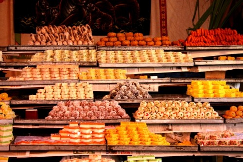 Một tiệm kẹo truyền thống ở Pakistan. Ảnh: Wikipedia
