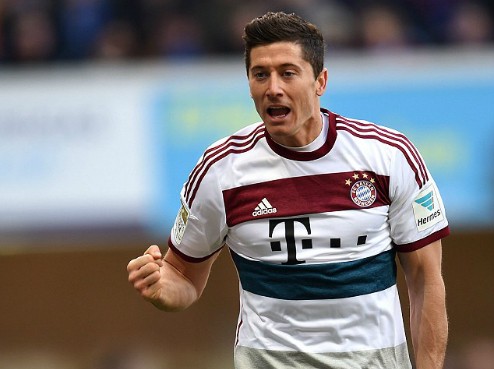 Lewandowski ghi cú đúp trong ngày Bayern lên ngôi sớm một vòng đấu. Ảnh: AFP.