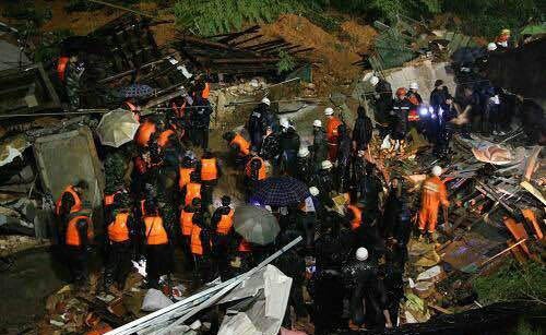 Vụ tai nạn xảy ra sau trận mưa lớn kéo dài một ngày. Ảnh: CCTV News