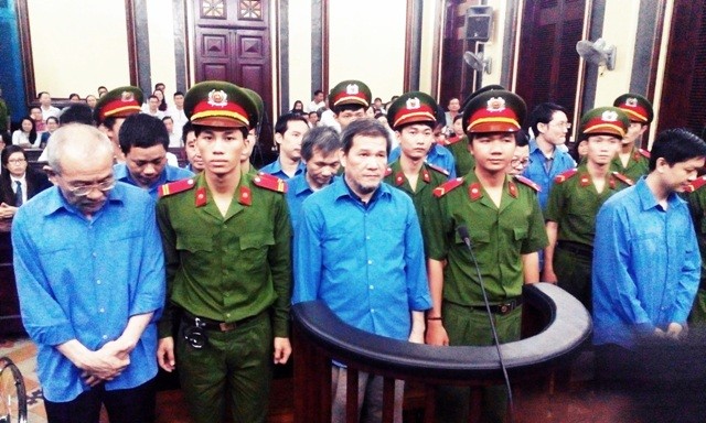 Bị cáo Dương Thanh Cường và đồng phạm trong phiên tòa sơ thẩm tháng 11/2015. 