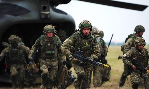Ngoài kế hoạch điều động 1.000 quân, các quan chức quốc phòng Anh cũng tính đến việc dự trữ xe tăng cùng các trang thiết bị hạng nặng khác trên khắp Đông Âu. Ảnh minh họa: UK Ministry of Defence