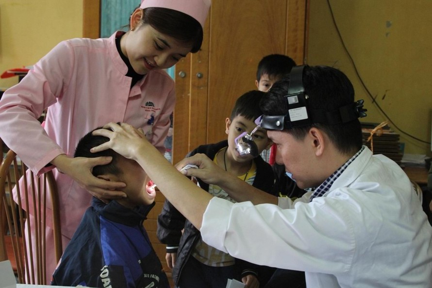 Bệnh viện Hồng Ngọc tổ chức chương trình “Trao vòng tay nhân ái 2017”