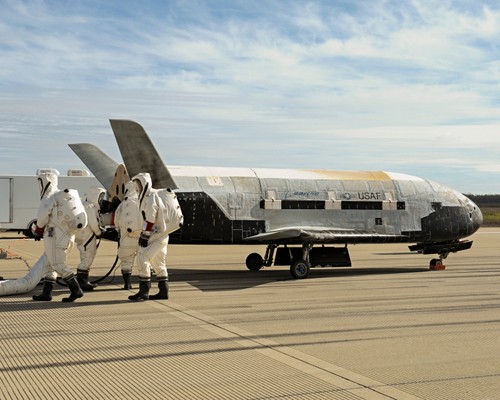 Một chiếc X-37B sau khi hạ cánh. Ảnh: Universe Today.