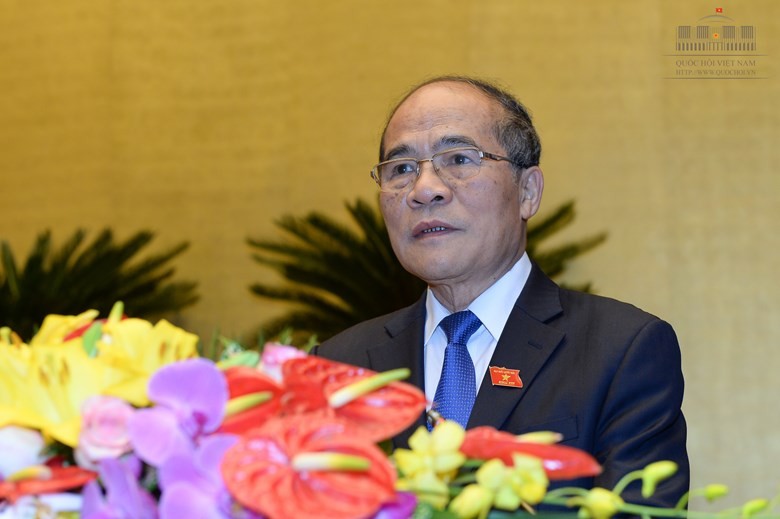 Chủ tịch Quốc hội Nguyễn Sinh Hùng phát biểu trước khi Quốc hội nghe tờ trình miễn nhiệm.