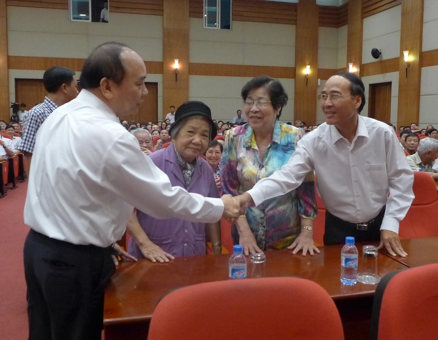 Thủ tướng Nguyễn Xuân Phúc tiếp xúc với cử tri thành phố Hải Phòng