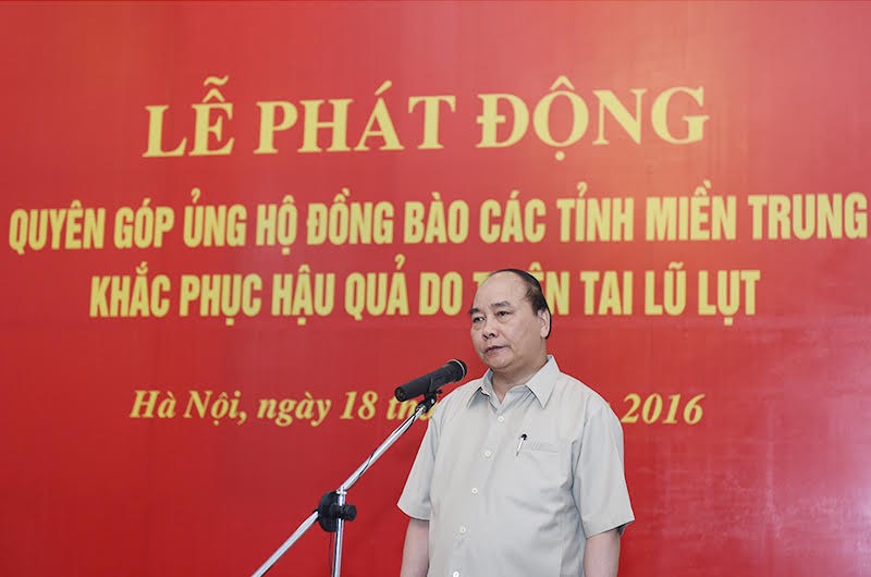 Thủ tướng Nguyễn Xuân Phúc phát động quyên góp ủng bộ đồng bào miền Trung
