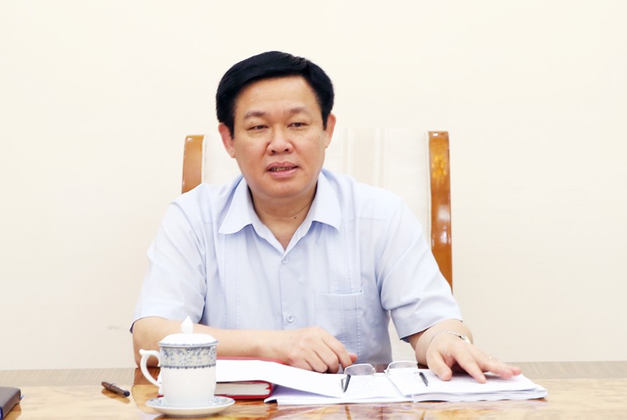 Phó Thủ tướng Vương Đình Huệ yêu cầu tổ chức ngay đấu thầu tập trung để giảm giá thuốc.