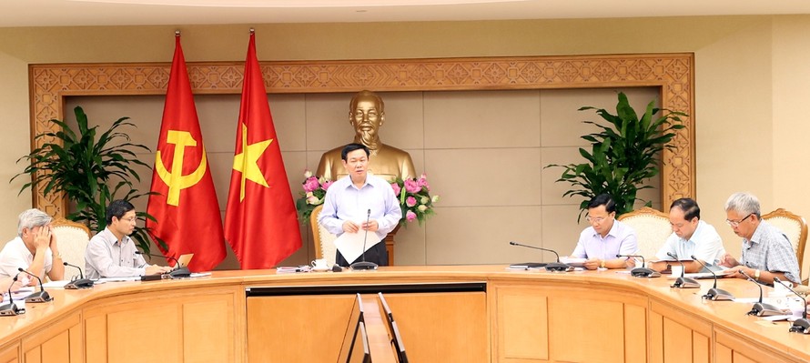 Phó Thủ tướng Vương Đình Huệ chủ trì cuộc họp về công tác điều hành giá cả.
