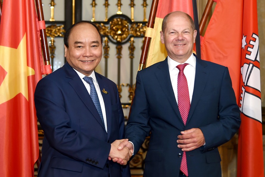 Thủ tướng Chính phủ Nguyễn Xuân Phúc đã gặp Thủ hiến kiêm Thị trưởng bang Hamburg Olaf Scholz.