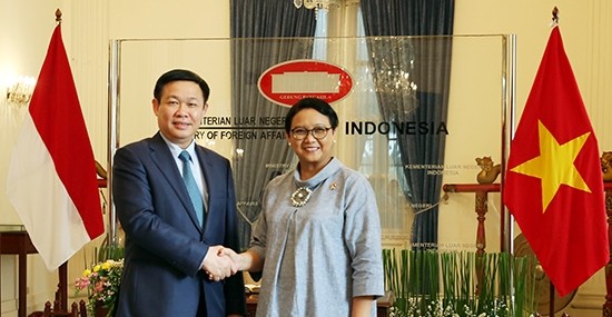 Phó Thủ tướng Vương Đình Huệ gặp Bộ trưởng Ngoại giao giao Indonesia Retno Marsudi.