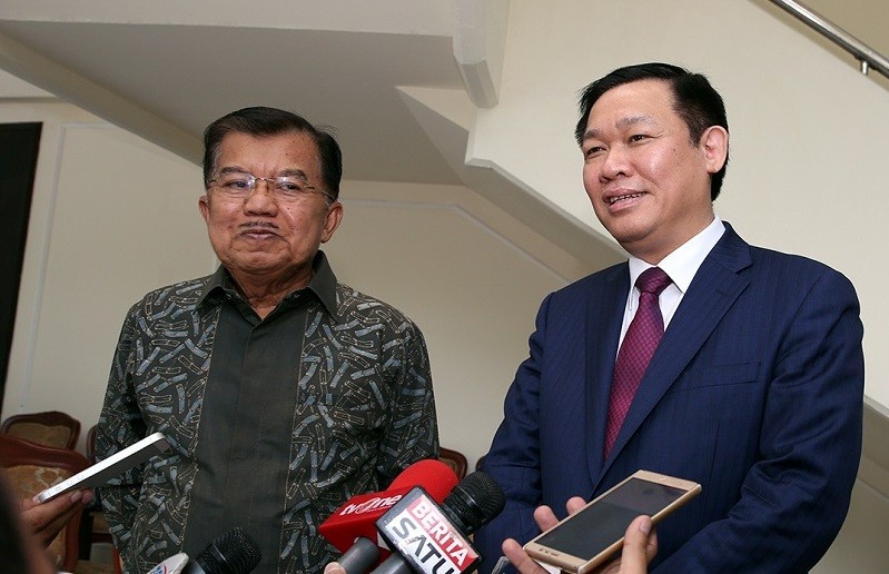 Phó Thủ tướng Vương Đình Huệ và Phó Tổng thống Inonesia gặp gỡ, trao đổi với báo chí.