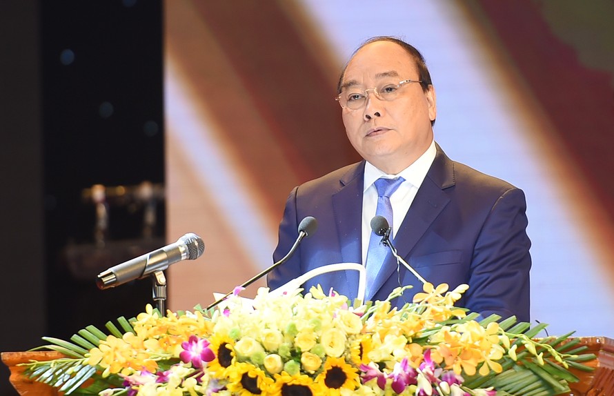 Thủ tướng Nguyễn Xuân Phúc phát biểu tại Hội nghị biểu dương người có công với cách mạng tiêu biểu toàn quốc năm 2017 (ảnh Q.H)