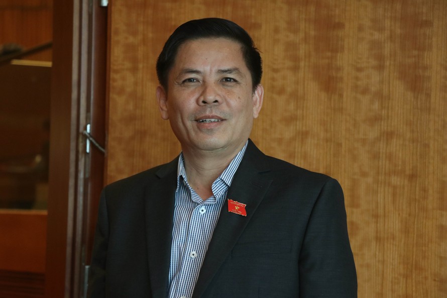 Ông Nguyên Văn Thể, Bộ trưởng Bộ GTVT báo cáo QH báo cáo dự án thu hồi đất xây sân bay Long Thành (ảnh Như Ý)