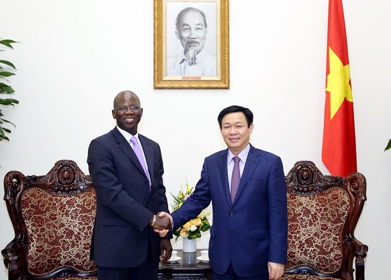Phó Thủ tướng trong một lần tiếp ông Ousmane Dione, Giám đốc Quốc gia của Ngân hàng Thế giới tại Việt Nam (ảnh tư liệu) 