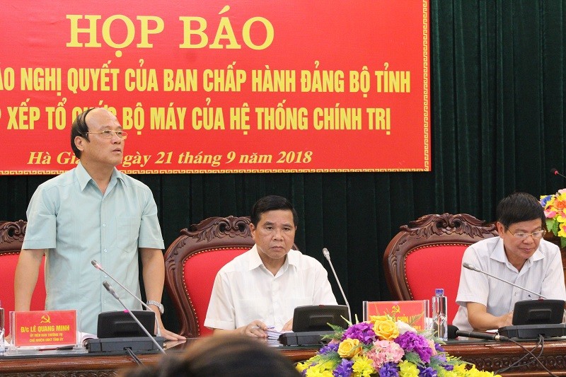 Lãnh đạo các cơ quan của Hà Giang thông tin về việc hợp nhất các cơ quan chính quyền với cơ quan Đảng