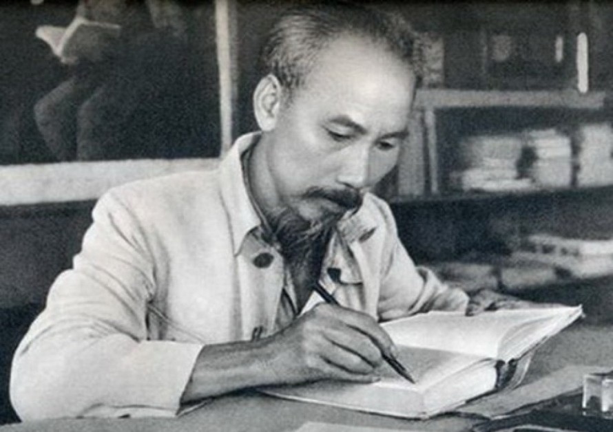 Việc đẩy mạnh học tập và làm theo tư tưởng, đạo đức phong cách Hồ Chí Minh có ý nghĩa vừa cấp bách, vừa lâu dài (ảnh tư liệu)