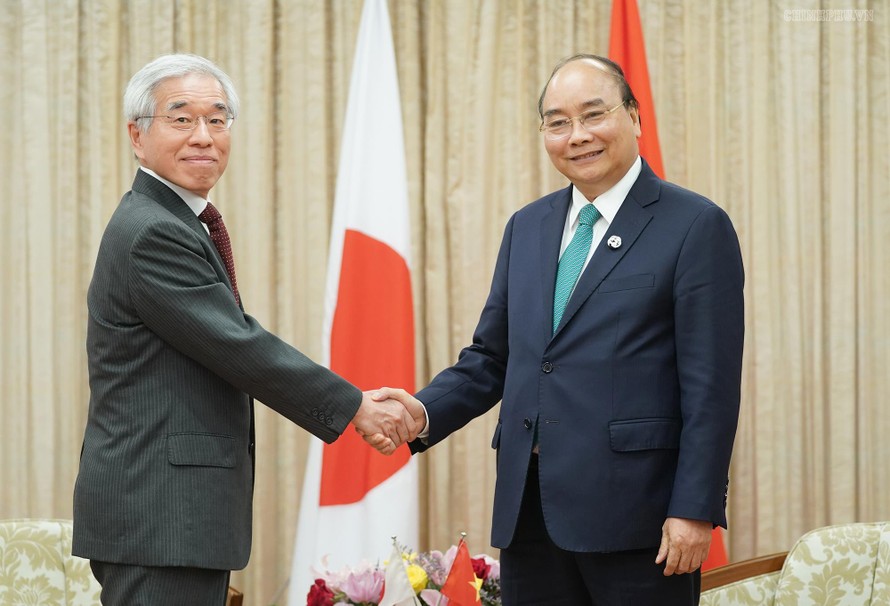 Thủ tướng Nguyễn Xuân Phúc tiếp Chủ tịch Ngân hàng J.Trust Nhật Bản. Ảnh Q.H