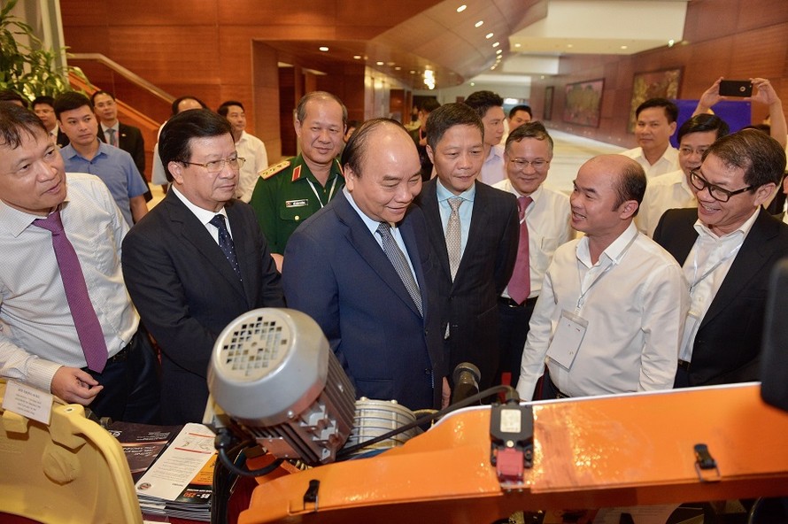 Thủ tướng Nguyễn Xuân Phúc dự hội nghị phát triển ngành cơ khí. (ảnh N.B)